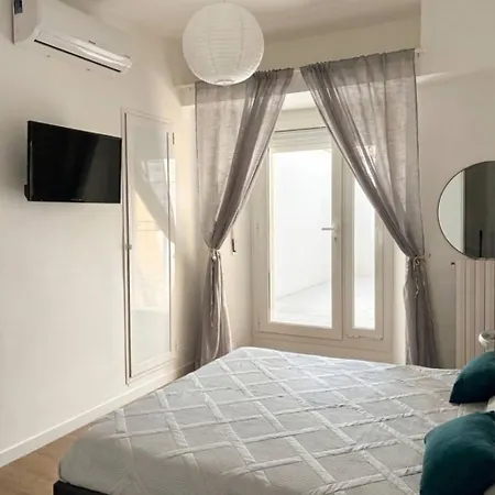 White Flat Sirolo